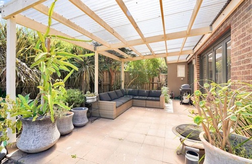 Burwood House | Deluxe Family Montpellier Gardens Estate - Burwood