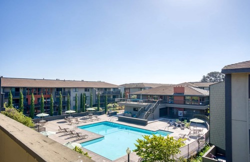 Foster City Apartment | Deluxe Foster City 1BR w/Gym, Pool, W/D, near highways, by Blueground