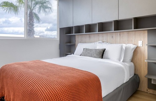 La Brea Apartment | Deluxe Hollywood 1BR w/ Terrace & Gym, nr Melrose shops, by Blueground