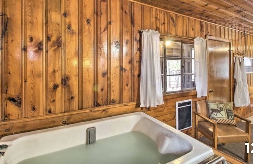 Pinetop-Lakeside Cabin | Deluxe Hot tub cabin #3