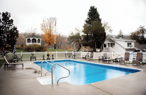 West Dover Resort | Deluxe King- 2nd floor in Historic Inn
