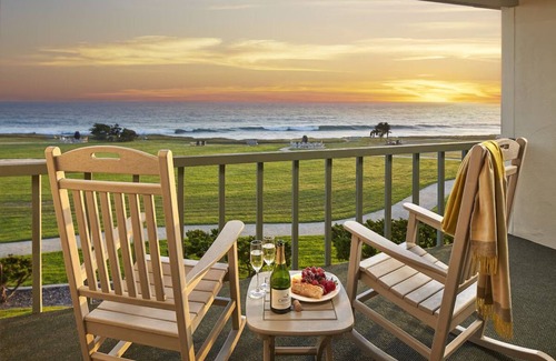San Simeon Hotel | Deluxe King at Cavalier Resort | Oceanfront Pools, Dining & Near Hearst Castle