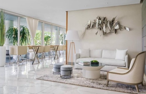 Bay Harbor Islands Apartment | Deluxe King Room Near Regions Bank MIA
