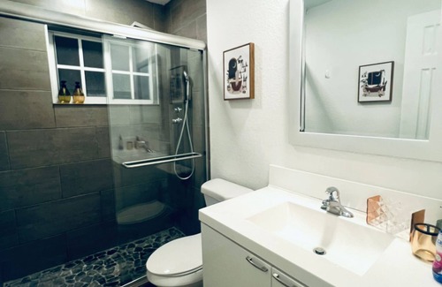Hallandale Beach Apartment | Deluxe location 1B1B in Hallandale Beach, Florida!