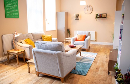 Sheffield Apartment | Deluxe Massive Apartment with parking -B2