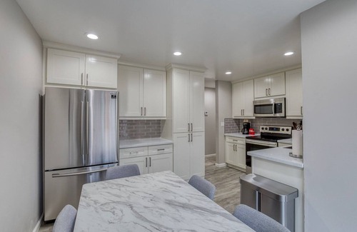 Milpitas Apartment | Deluxe Milpitas 3BR w/ Backyard & A/C, nr Shopping, by Blueground