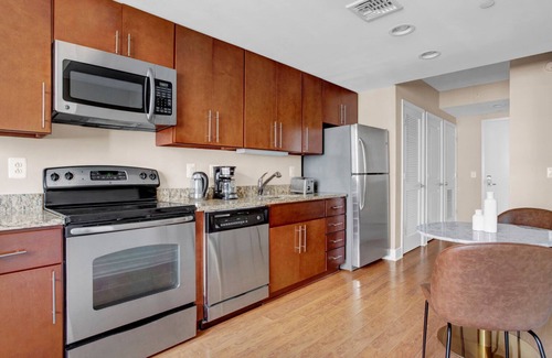 Mount Vernon Triangle Apartment | Deluxe Mount Vernon 1BR w/W/D, Gym & Pool, near Chinatown, by Blueground