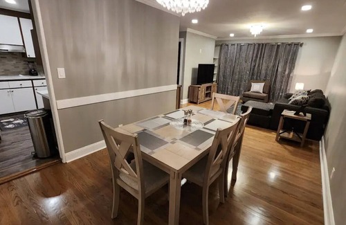 Northeast Raleigh House | Deluxe! New Cozy Apt Near Downtown, Ready for Families and Business Travelers.nn