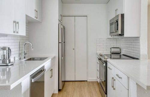 Midtown Apartment | Deluxe Palo Alto 1BR w/Gym, Pool & W/D, nr Stanford, by Blueground