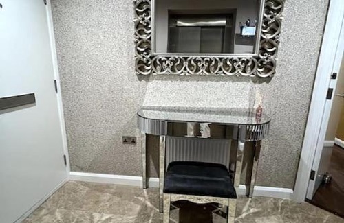 Thorpe Satchville Apartment | Deluxe Penthouse Apartment