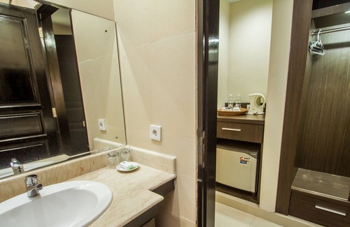 Nyuh Kuning House | Deluxe Pool View Room Breakfast - Kamandhani Cottage