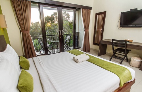 Nyuh Kuning House | Deluxe Pool View Room Breakfast - Kamandhani Cottage