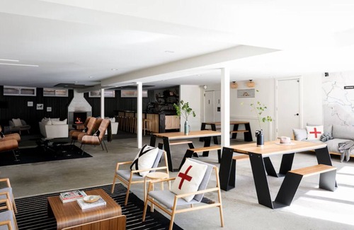 Stowe Area Hotel | Deluxe Queen | Tälta Lodge, a Bluebird by Lark | with Complimentary Coffee