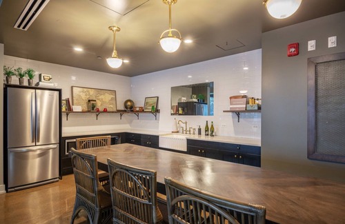 Near North Side Apartment | Deluxe River North 1BR w/Gym, Lounge & Roof, nr Riverwalk, by Blueground
