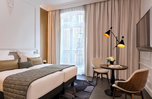 Champs-Elysees Apartment | Deluxe Room With Aircon In Champs Elysees