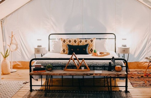 Tanglewood House | Deluxe Safari Tent Glamping at Unicoi in Helen GA - 15