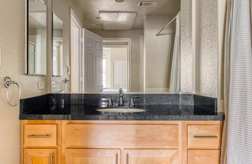 San Bruno Apartment | Deluxe San Bruno 1BR w/Pool, Gym & W/D, near highways, by Blueground