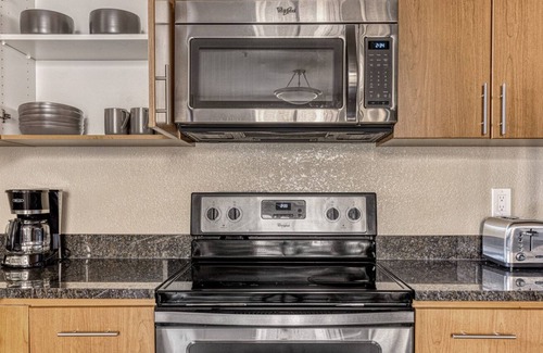 East San Mateo Apartment | Deluxe San Mateo 1BR w/ Pool, Gym & W/D, near Target, by Blueground