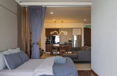 Tanjung Bungah Apartment | Deluxe Seaview Suite King Bed by The Only Bnb