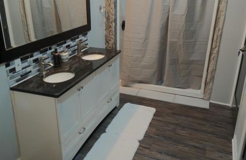 Winder Hostel | Deluxe Shared MEN'S ONLY Dormitory rm4