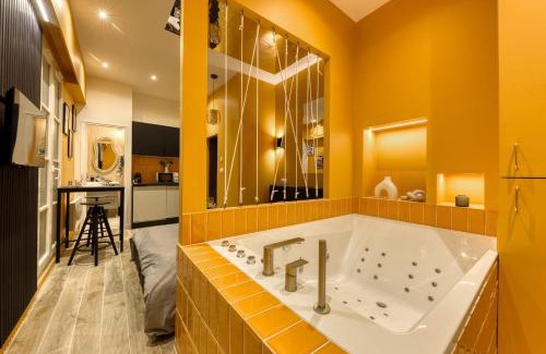 Melun Apartment | Deluxe SPA suite caramel sweetness