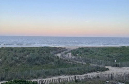 Midtown Ocean City Condo | Deluxe, Spacious, Ocean Front Condo In Midtown OC, Mid town.