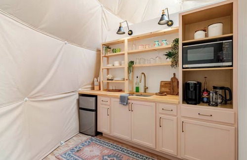 Fredericksburg Cabin | Deluxe Stargazer Dome- Romantic, Private Hot Tub, Stargazing, 6 Acres in Nature
