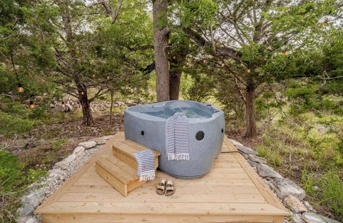 Fredericksburg Cabin | Deluxe Stargazer Dome- Romantic, Private Hot Tub, Stargazing, 6 Acres in Nature