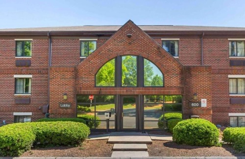 Cary Apartment | Deluxe Studio at Extended Stay Cary 3
