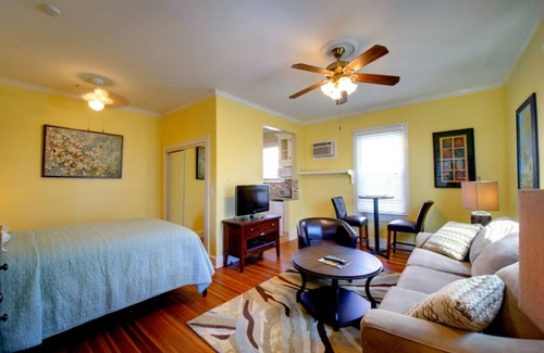 Stuart Hotel | DELUXE STUDIO KING ROOM 11 AT OLD COLORADO INN