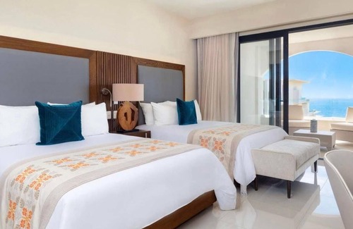 El Rosarito Resort | Deluxe Studio @ 5 star resort on one of the most exclusive beaches in Los Cabos.