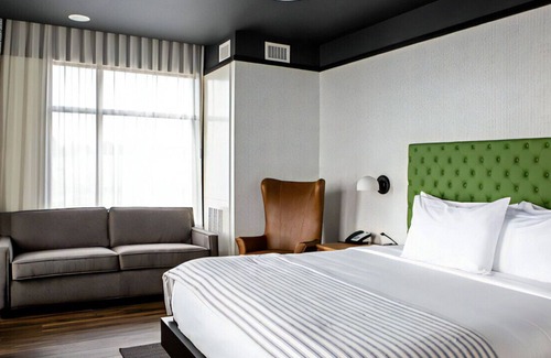 Lexington House | Deluxe & Stylish Room Your New Favorite Getaway
