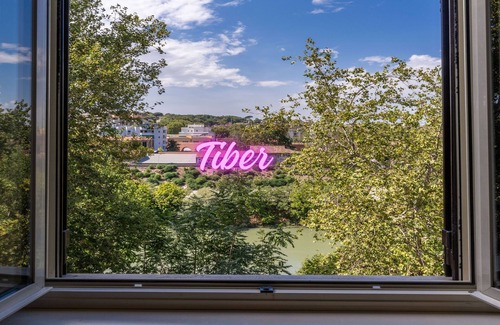Testaccio Apartment | DELUXE Suite, stunning view of the Tiber River. Top floor with elevator