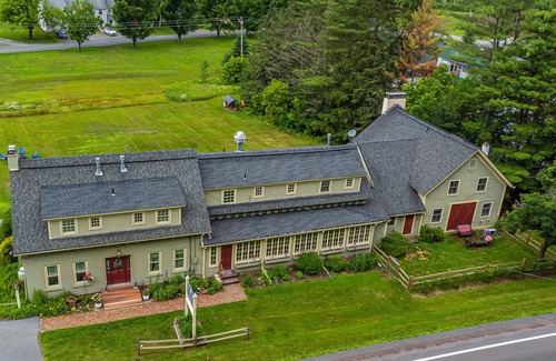 Stowe Bed & Breakfast | Deluxe Suite with Queen Bed, Full Sofa Bed, Fireplace, Refrigerator, Coffee Maker, Microwave