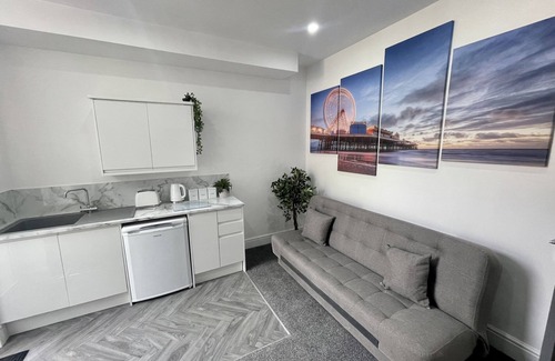 South Shore Apartment | Deluxe Suite with spa bath and hottub garden