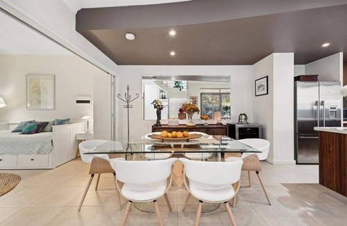 West Leederville House | Deluxe townhouse living in West Leederville close to Perth, trains, beaches