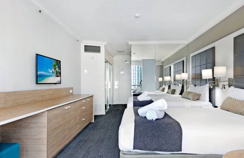Surfers Paradise Hotel | Deluxe Twin Studio in Surfers Paradise - CoastHM