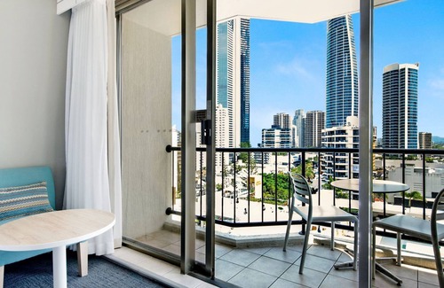 Surfers Paradise Hotel | Deluxe Twin Studio in Surfers Paradise - CoastHM