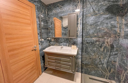 Bakırkoy Apartment | Deluxe Two Bedroom Apartment with Garden