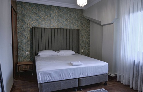Bakırkoy Apartment | Deluxe Two Bedroom Apartment with Garden