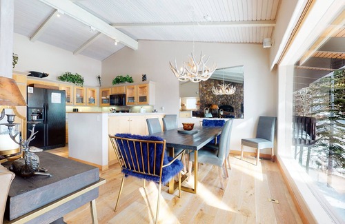 Mammoth Lakes Condo | Deluxe & Updated Home. Gas Grill & Washer/Dryer. Great Complex Amenities!
