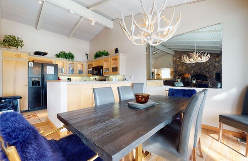 Mammoth Lakes Condo | Deluxe & Updated Home. Gas Grill & Washer/Dryer. Great Complex Amenities!