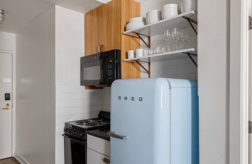 Uptown Apartment | Deluxe Uptown 1BR w/ Gym, Pool & Rooftop, nr Red Line, by Blueground