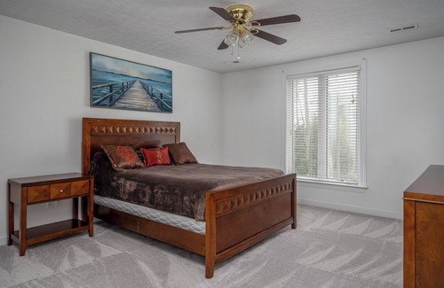 Achilles House | Deluxe Waterfront Family Escape. Fishing, Kayaking, Crabbing in your backyard!
