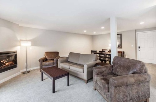 Rosario Hotel | Deluxe Waterfront King Living Room Ocean Views