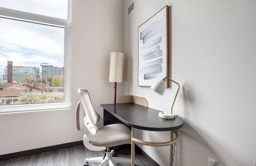 Near West Side Apartment | Deluxe West Loop 1BR w/Rooftop, Gym & Grills, nr Park, by Blueground