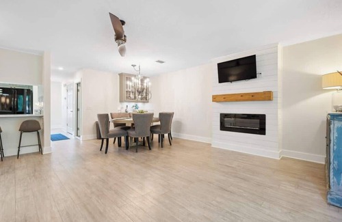 Demere Park Apartment | Demere Landing Summar