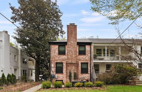 Van Ness Apartment | Den in DC, Newly renovated 1-bedroom apartment in DC with AC, WiFi