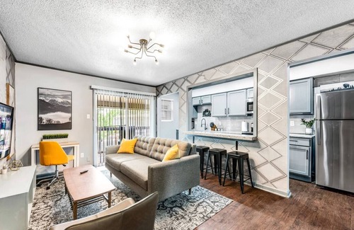 College Station Apartment | Denali: 2 Bedroom, Walk to A&M, Comfy King Beds