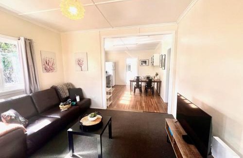 Stanthorpe House | Denham Cottage - Quart Pot Creek